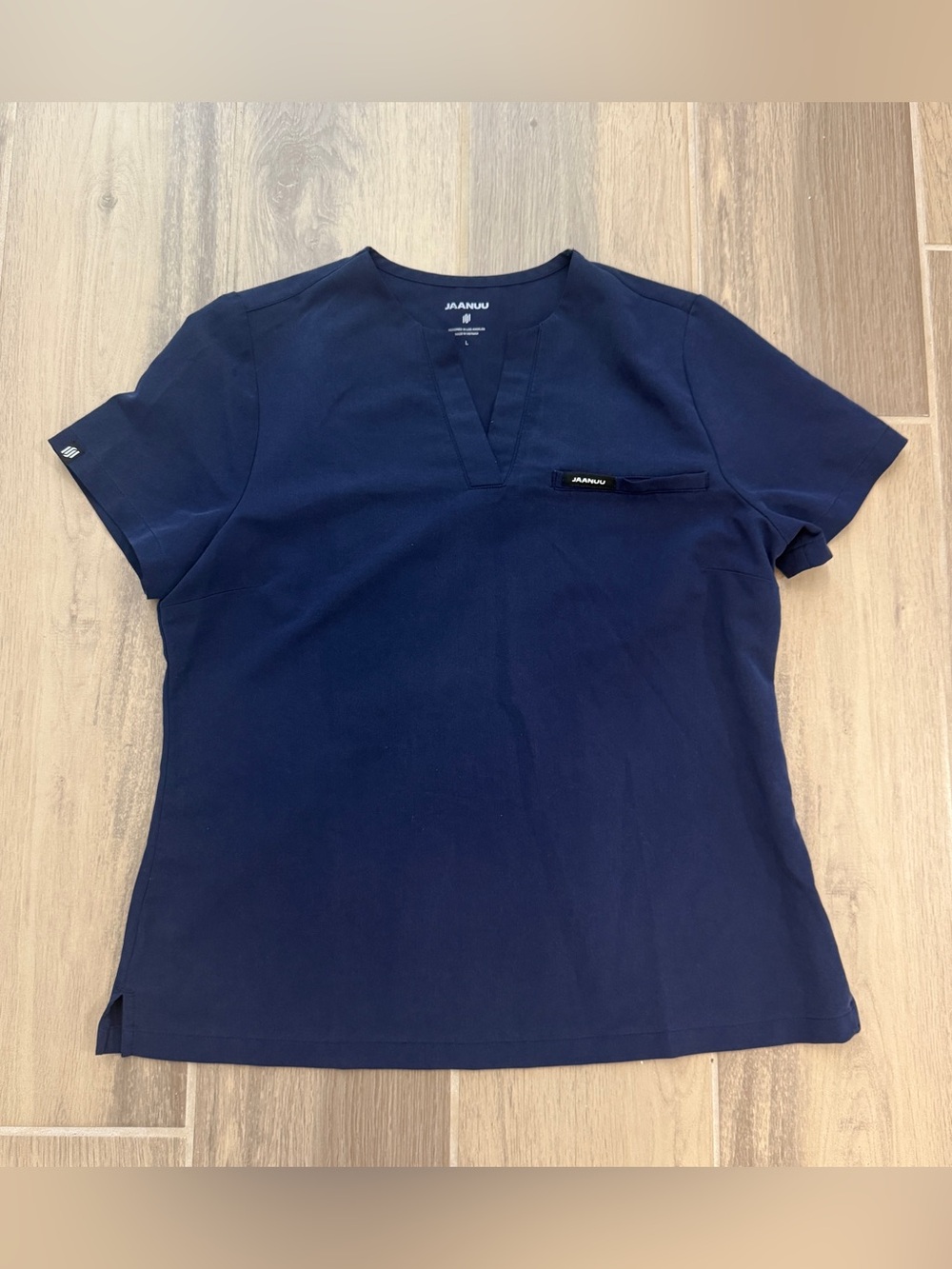 Jaanuu Rhena 1-Pocket Slim V-Neck Scrub Top - Navy Blue - L